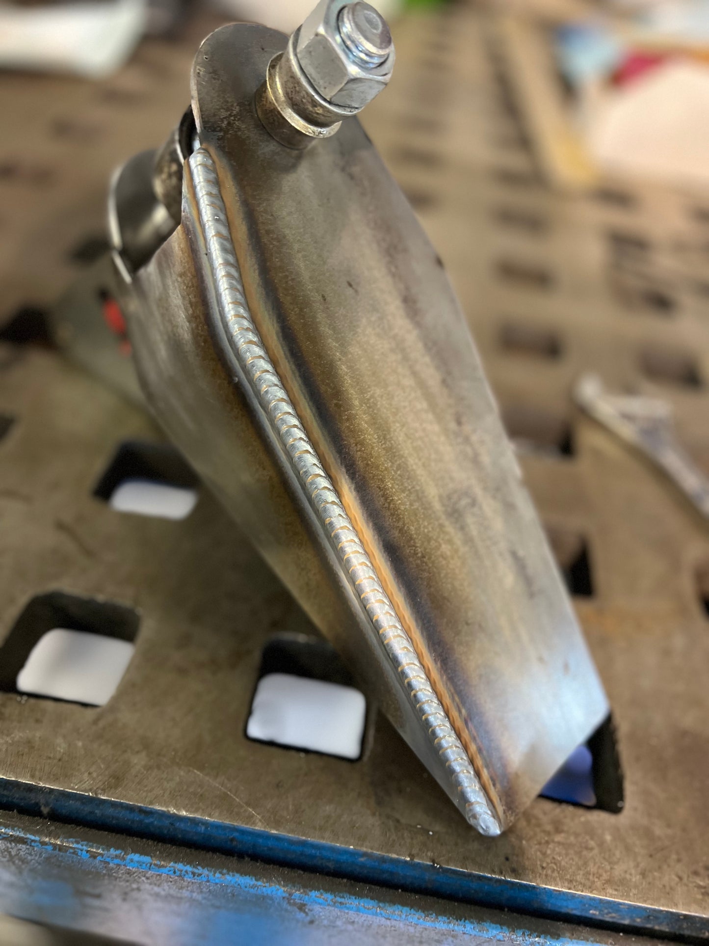 Universal lower link mounts
