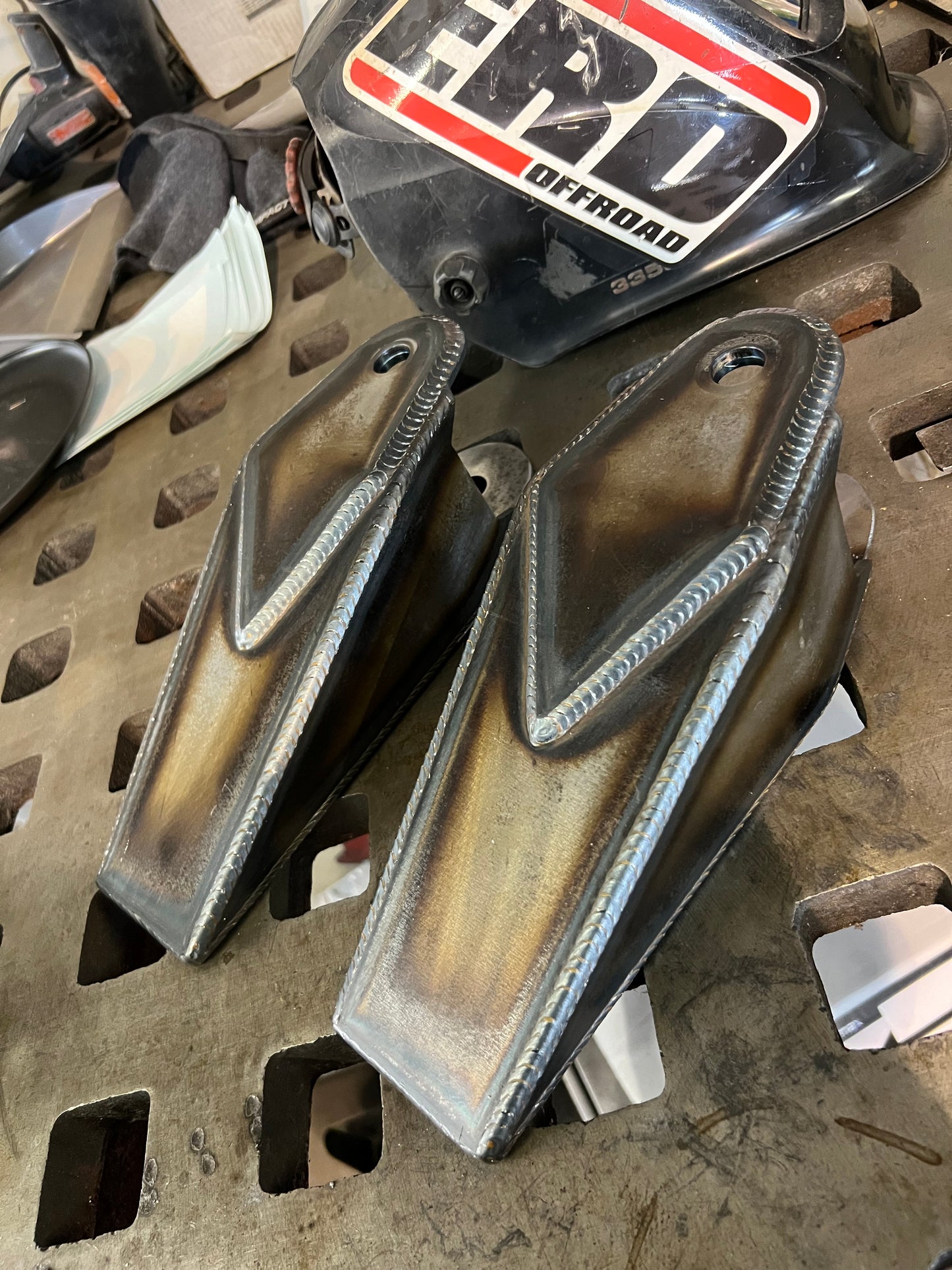 Universal lower link mounts
